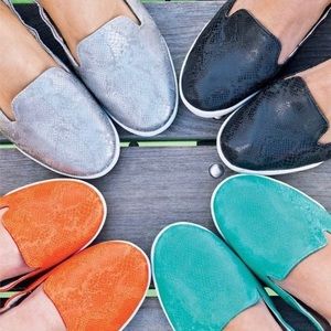 Kruzers Turquoise Shoes Size M (7/8)